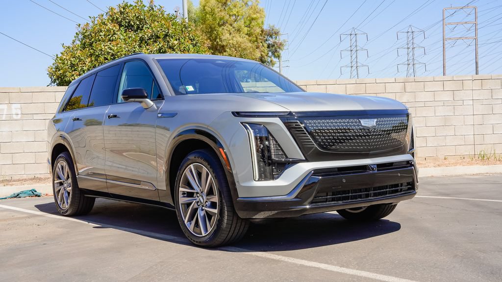 New 2027 Cadillac Vistiq Sport w/ LPO, Floor Liner Package AWD/4WD image 5