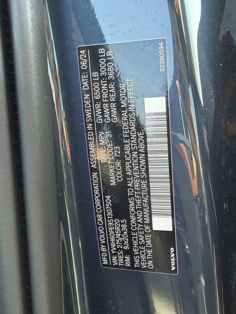 Certified 2025 Volvo XC90 T8 Plus AWD/4WD image 9