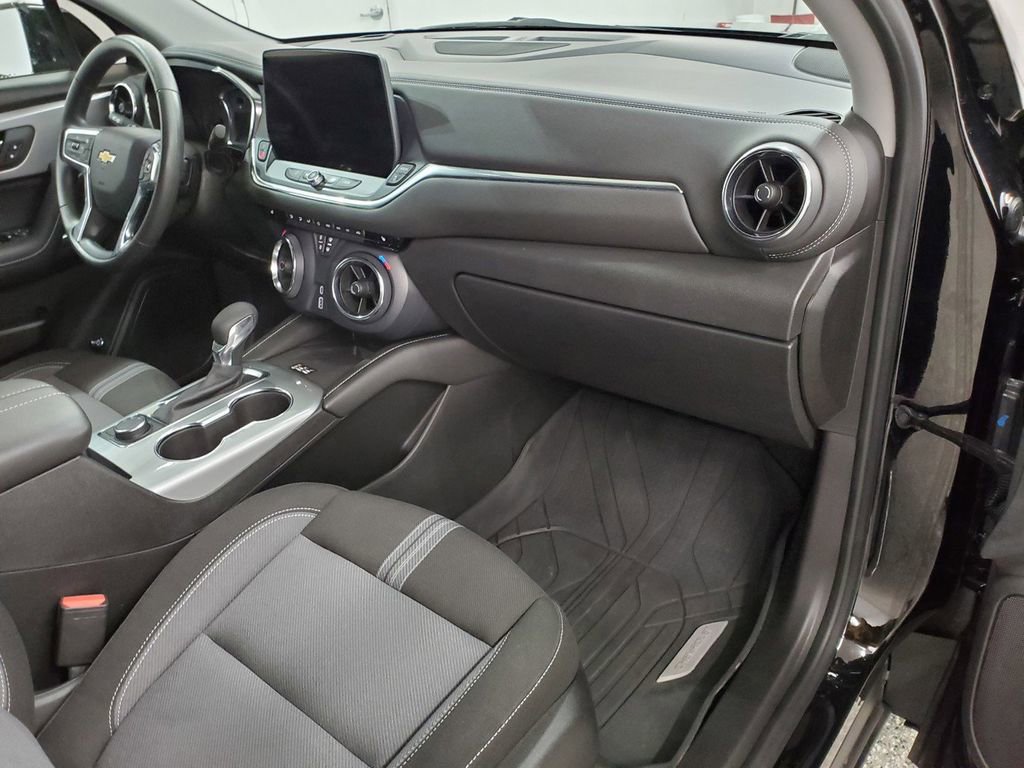 Used 2024 Chevrolet Blazer LT w/ Convenience Package FWD image 11