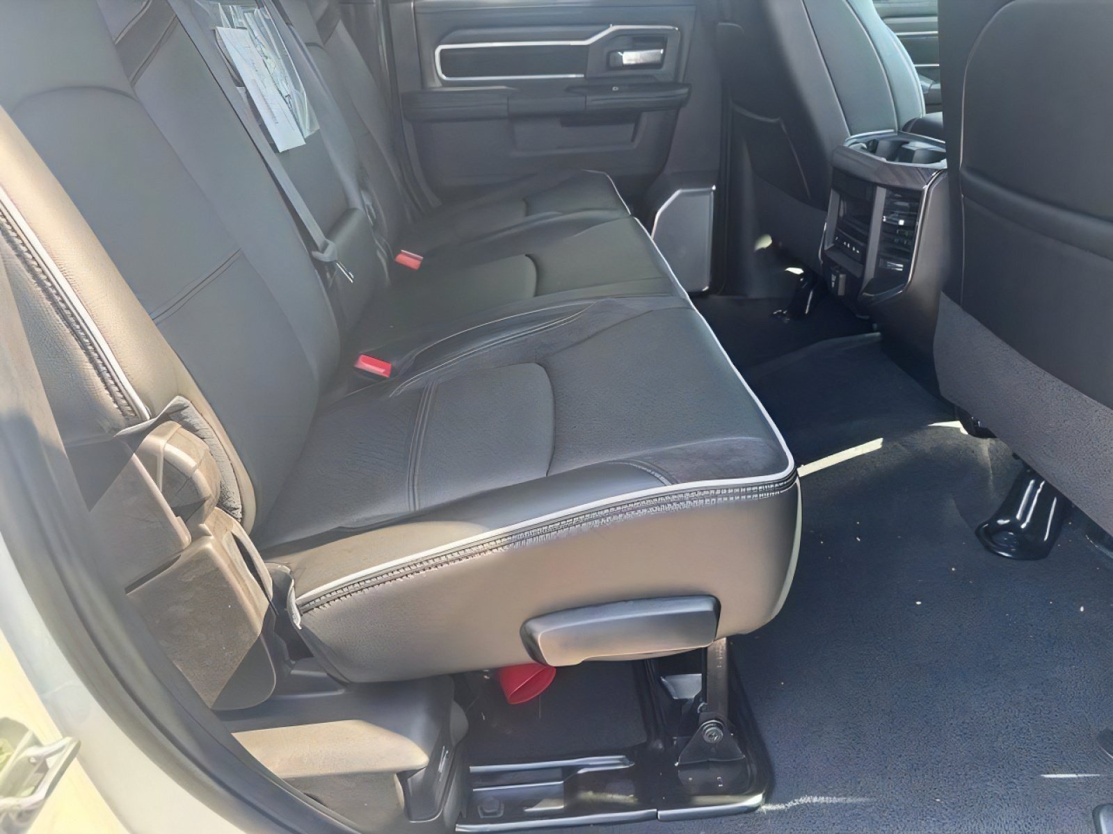New 2026 RAM 2500 Laramie AWD/4WD image 14