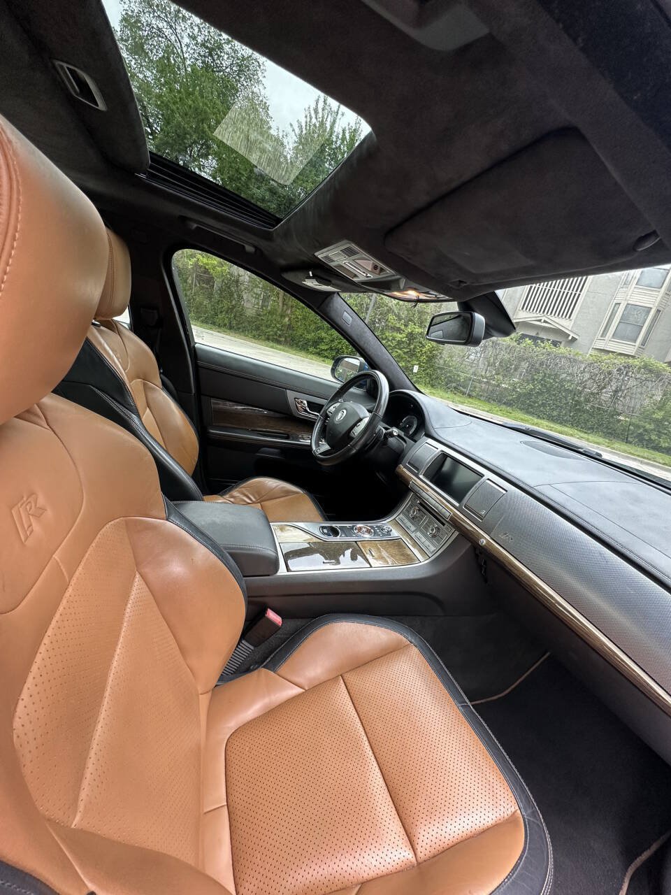 Used 2011 Jaguar XF R RWD image 18