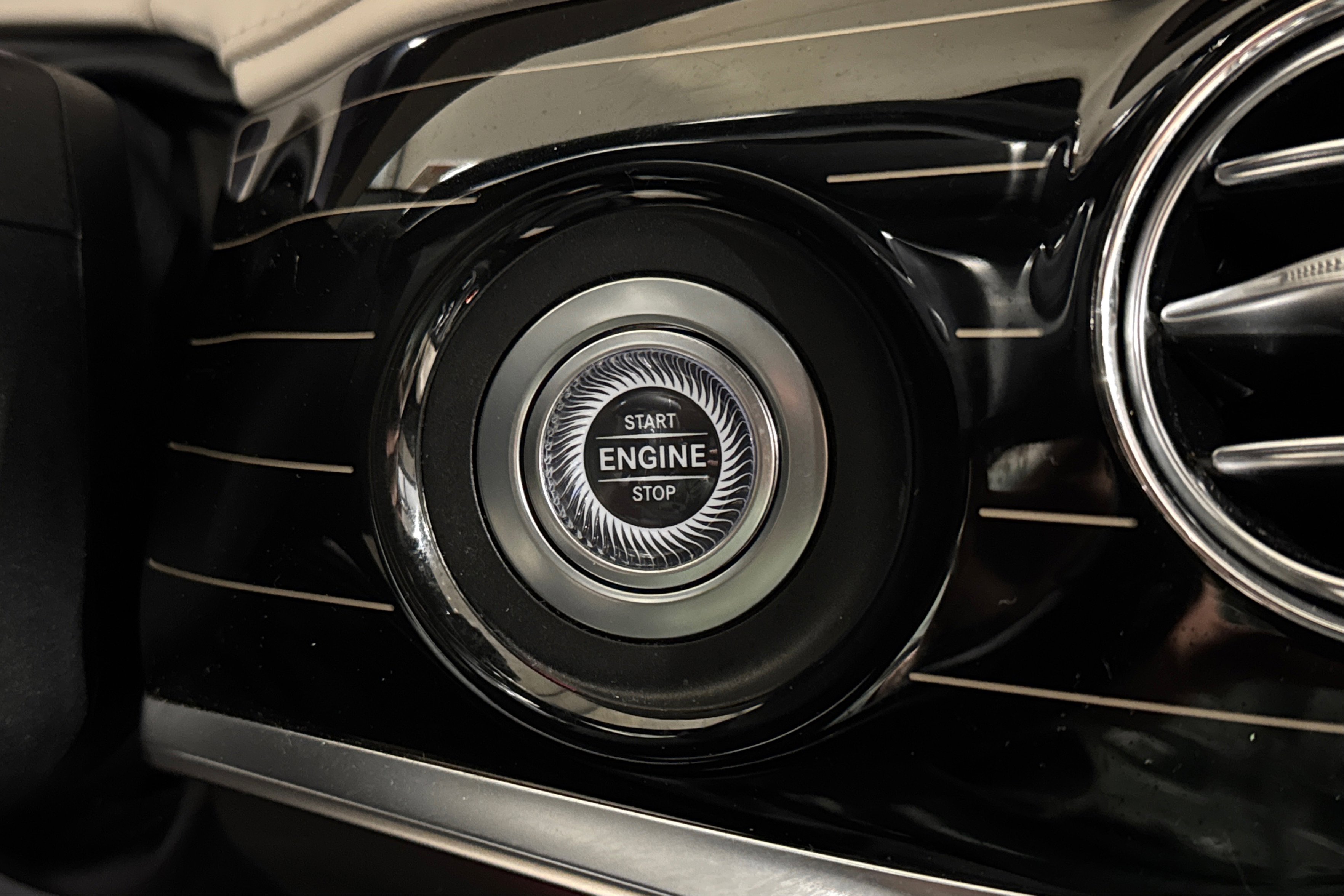 Used 2018 Mercedes-Benz S 560 S 560 AWD image 36