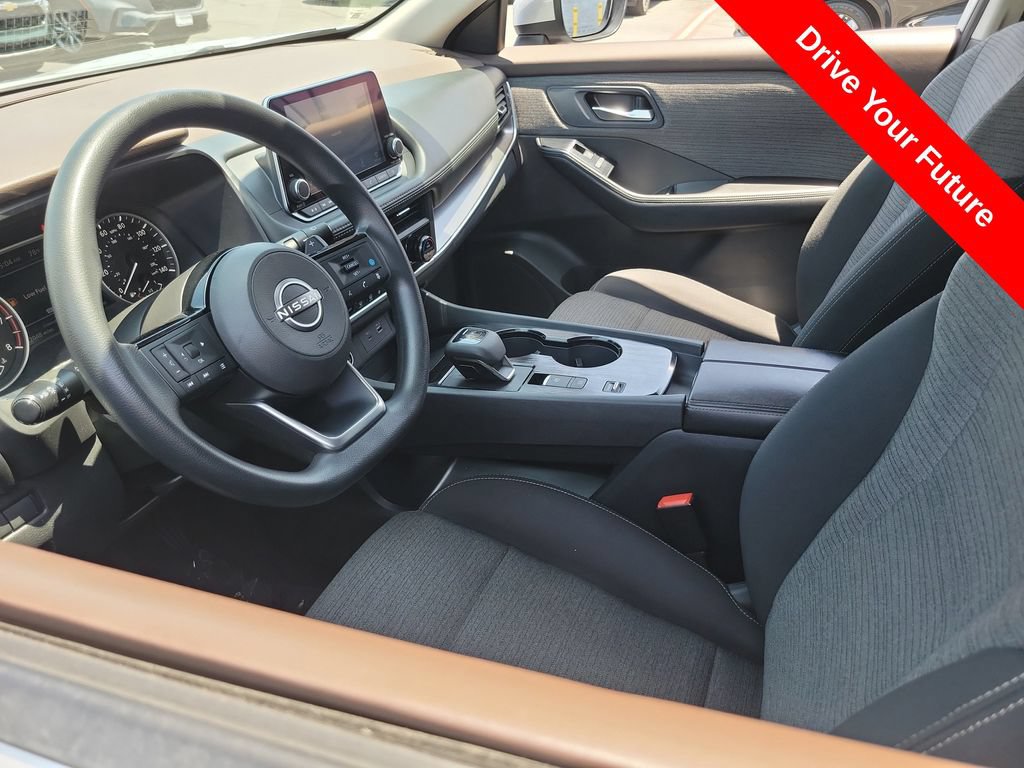 Used 2023 Nissan Rogue SV FWD image 3