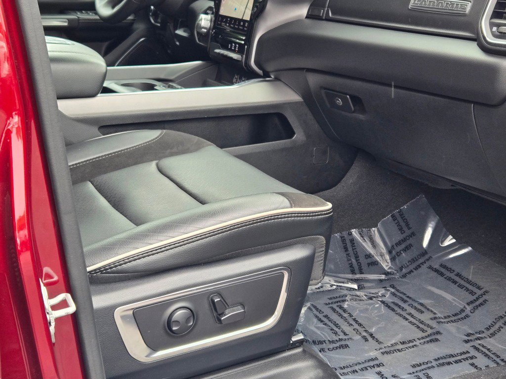 Used 2025 RAM 1500 Laramie AWD/4WD image 7