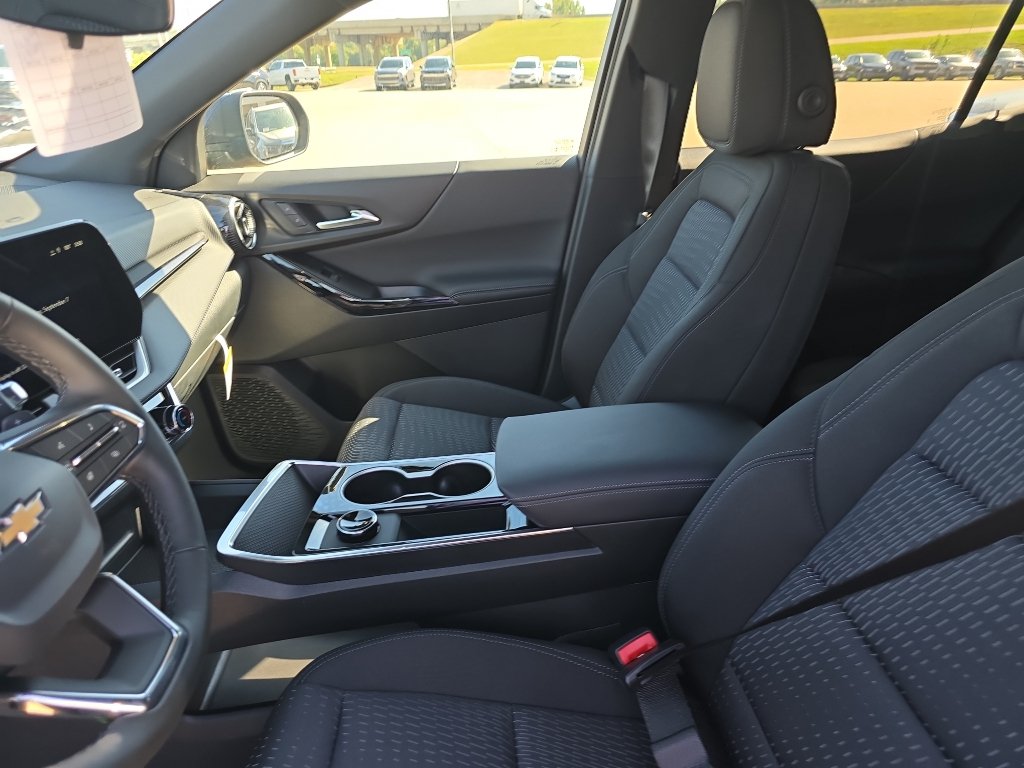 New 2027 Chevrolet Equinox LT w/ LPO, Floor Liner Package FWD image 14