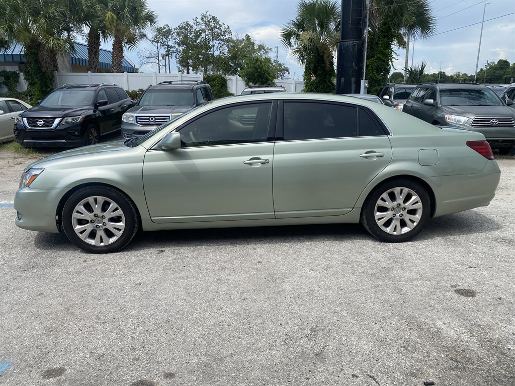 Used 2009 Toyota Avalon XLS FWD image 4