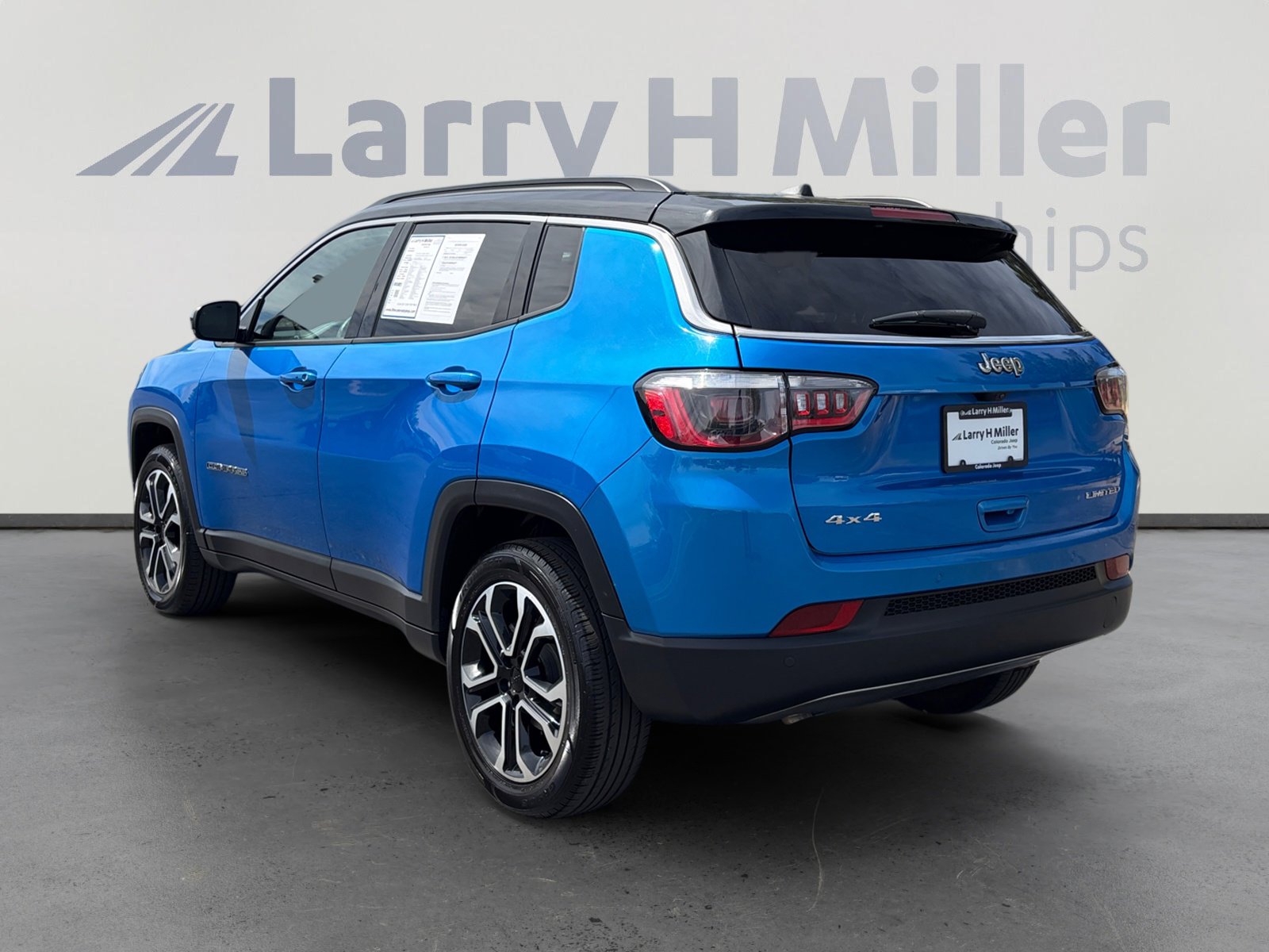 Used 2024 Jeep Compass Limited AWD/4WD image 3