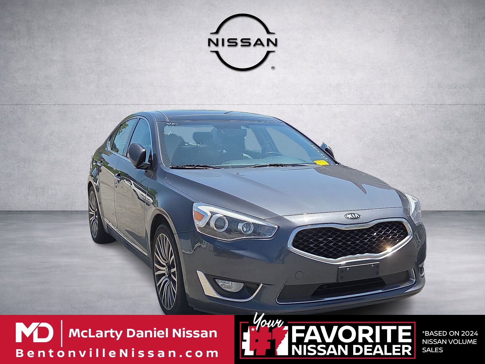 Used 2016 Kia Cadenza Premium w/ Technology Package FWD image 1