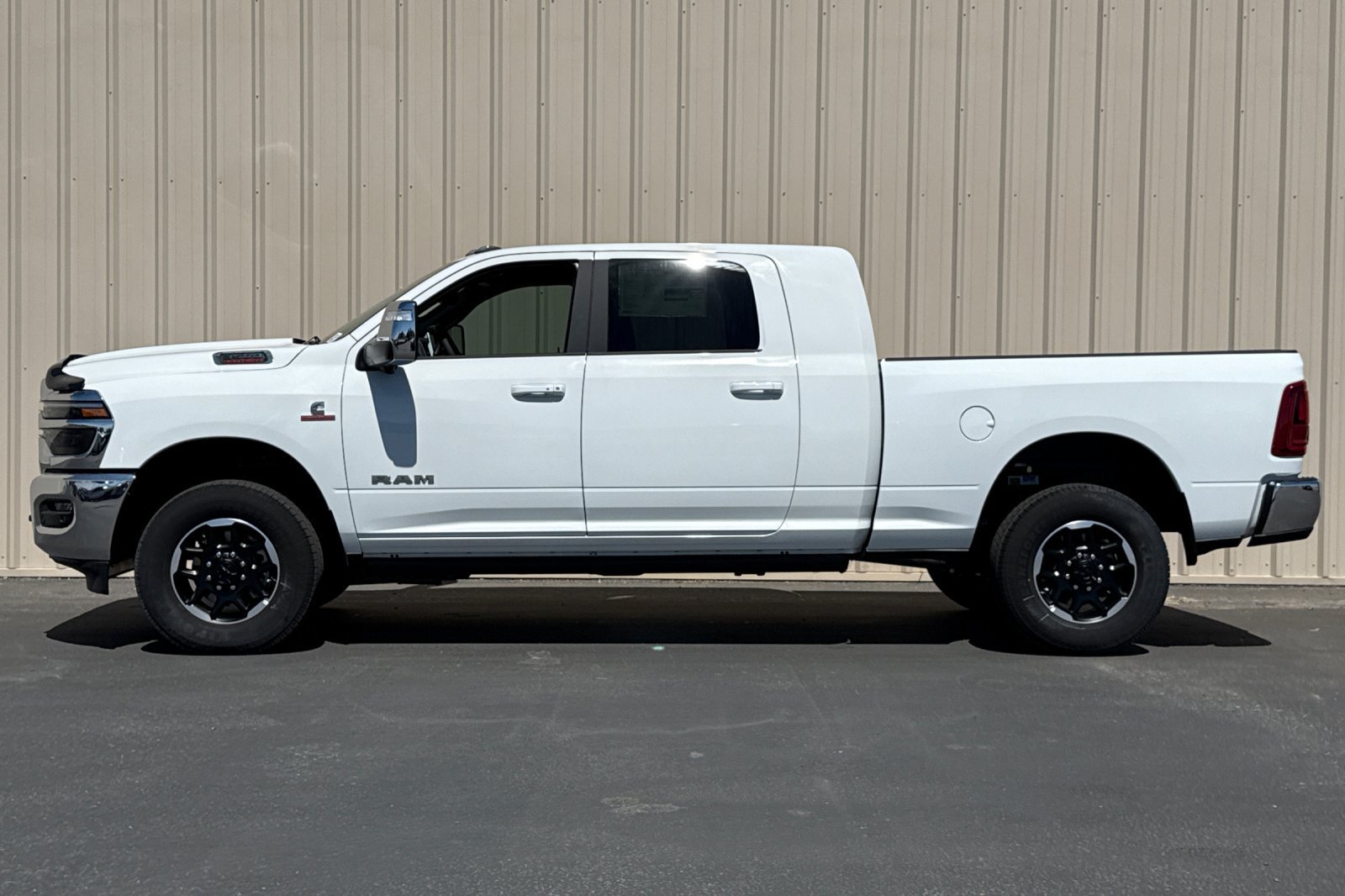 New 2026 RAM 3500 Laramie AWD/4WD image 9