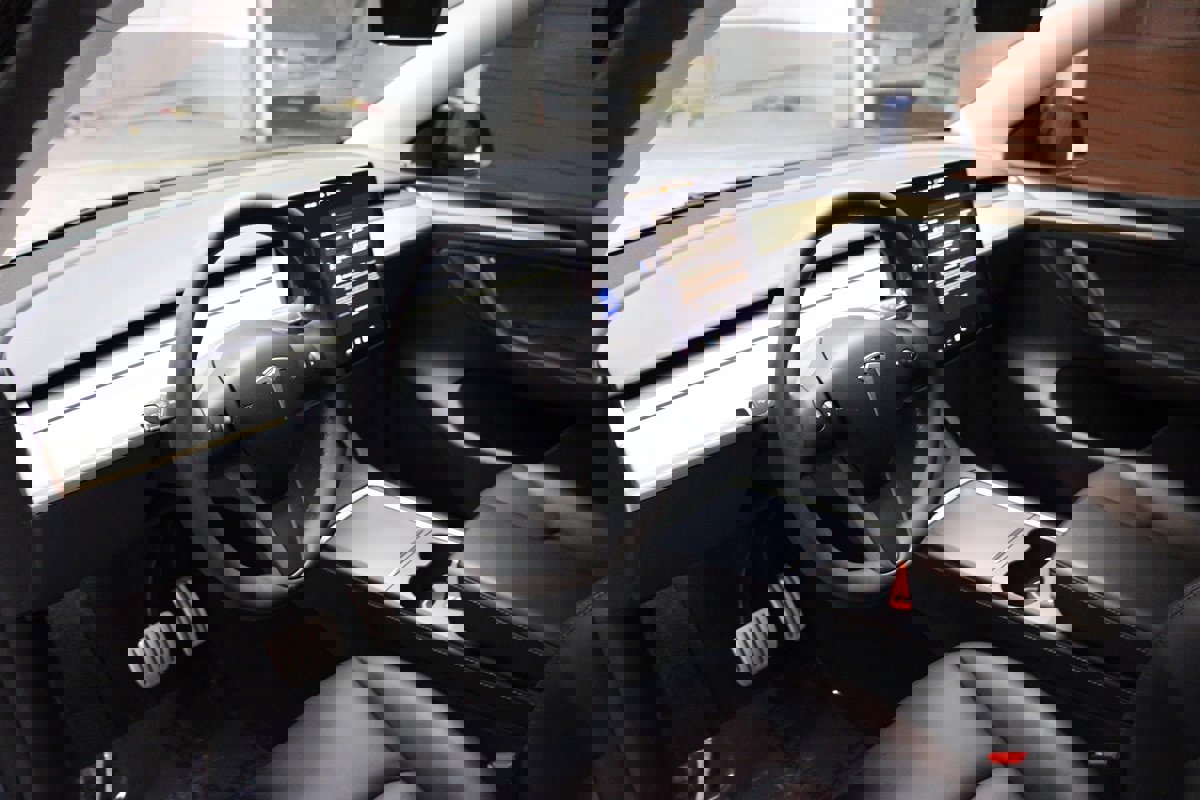 Used 2024 Tesla Model Y Performance image 23