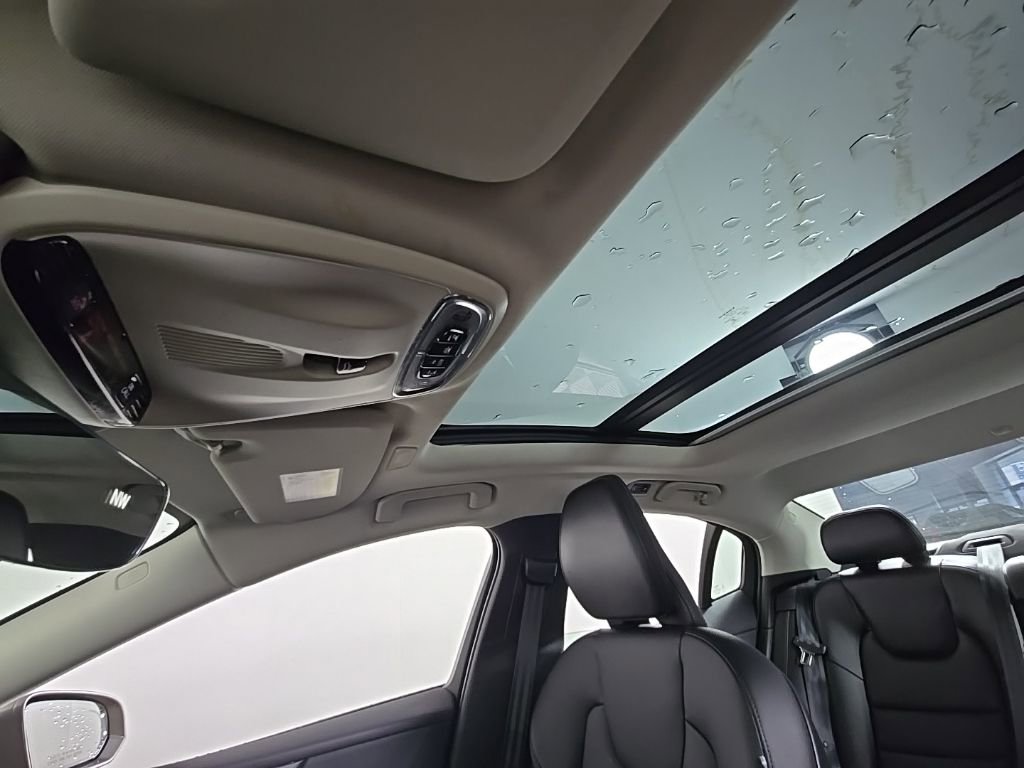 Used 2019 Volvo S60 T5 Momentum w/ Premium Package image 26