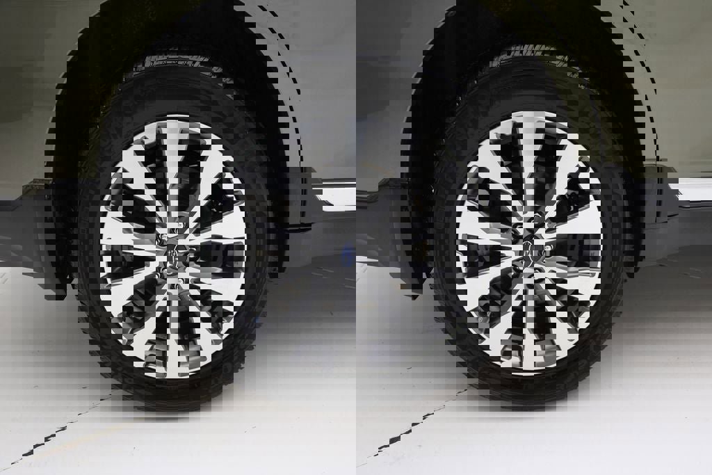 Used 2017 Subaru Outback 2.5i Touring w/ Popular Package #5A image 10