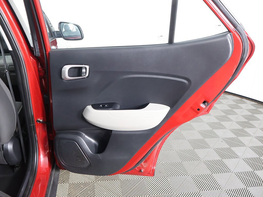 Used 2023 Hyundai Venue SEL image 22