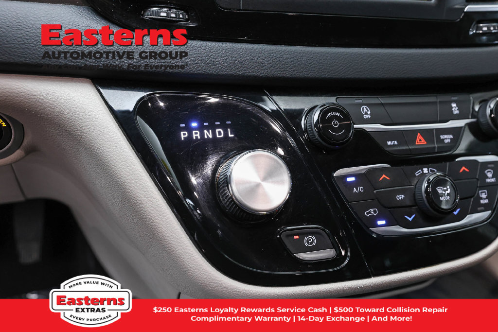 Used 2023 Chrysler Voyager LX FWD image 14