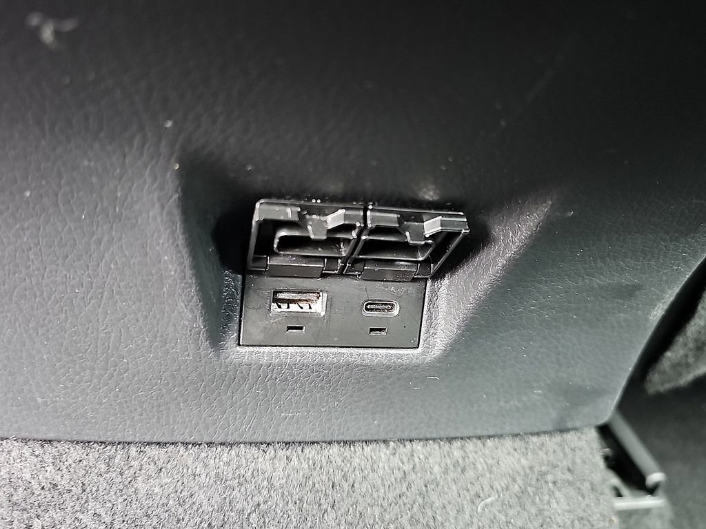 Used 2025 Toyota Camry SE FWD image 11