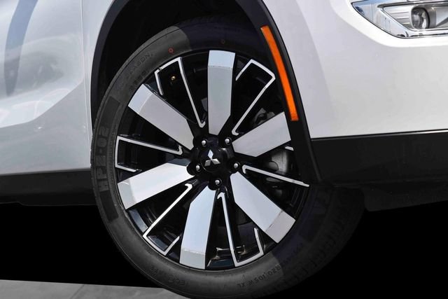 Used 2025 Mitsubishi Outlander SE AWD/4WD image 3
