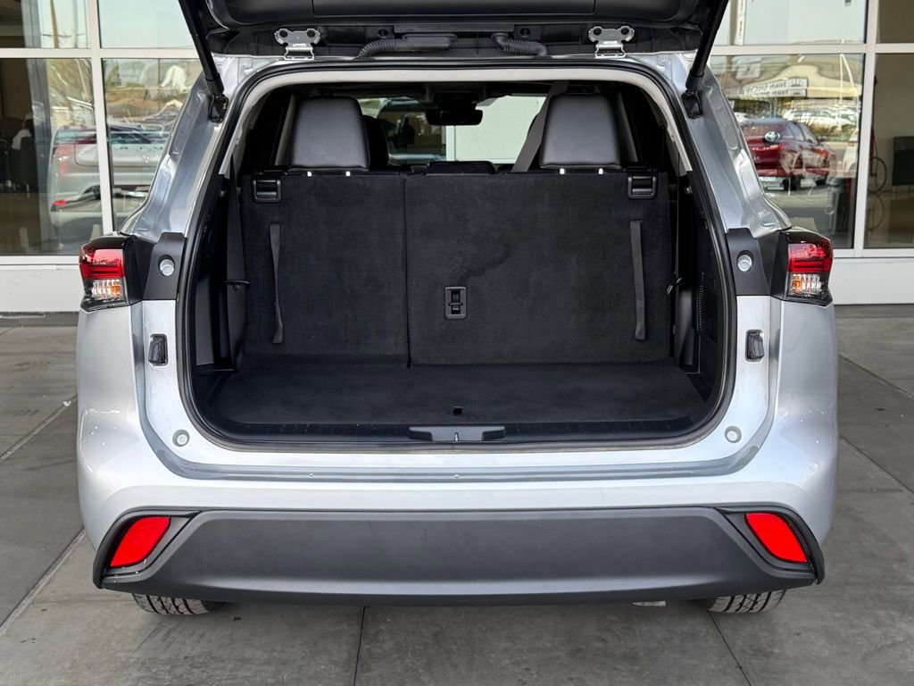 Used 2024 Toyota Highlander XLE image 16