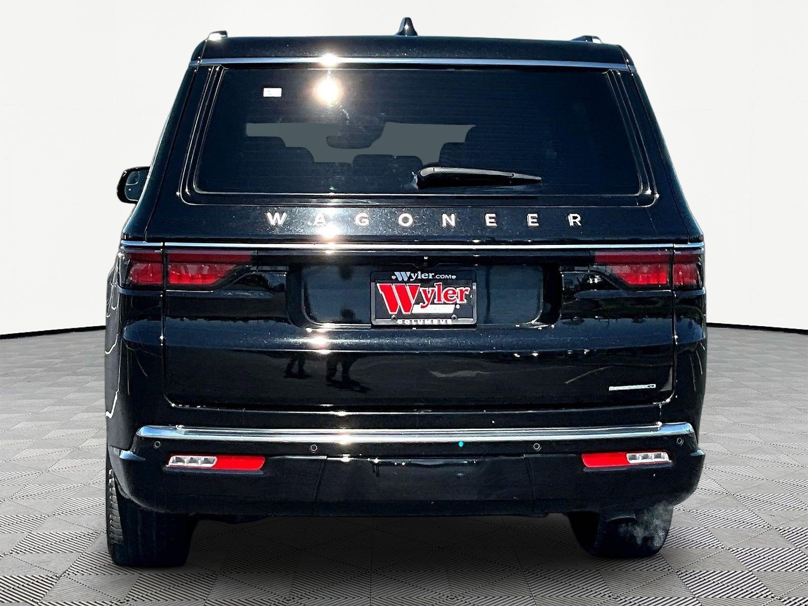 Used 2024 Jeep Wagoneer L Series II w/ Flexible Seating Group AWD/4WD image 5