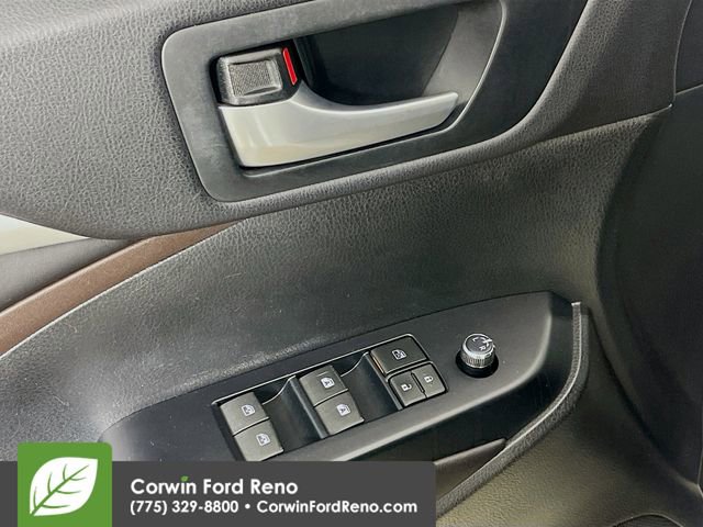 Used 2016 Toyota Highlander XLE image 18