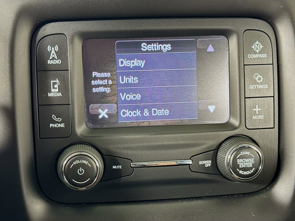 Used 2017 Jeep Compass Latitude FWD image 32