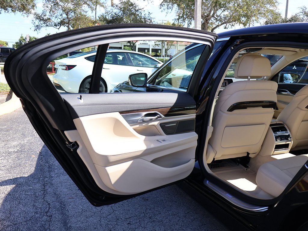 Used 2020 BMW 740i image 27