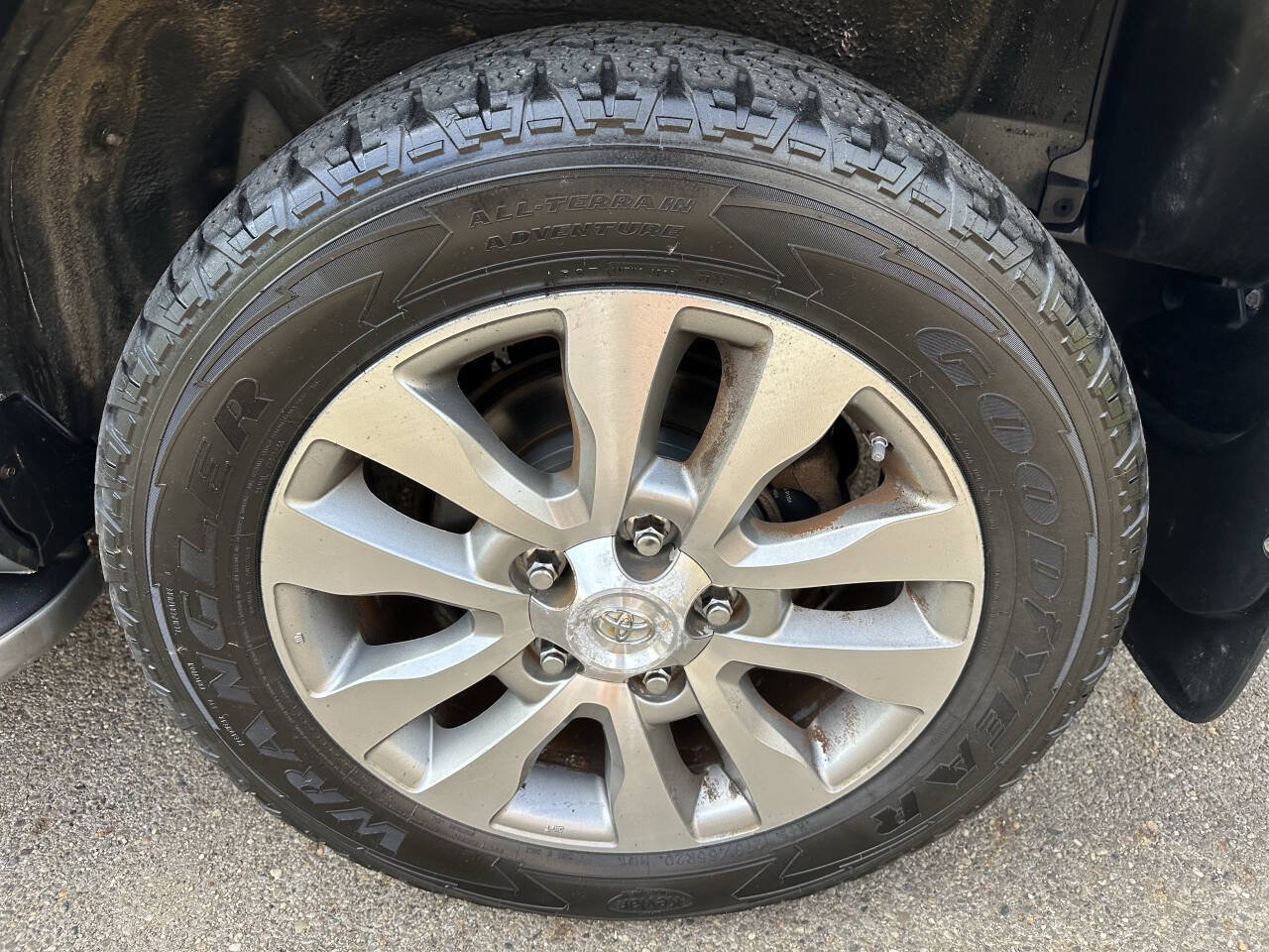 Used 2013 Toyota Sequoia Limited AWD/4WD image 33