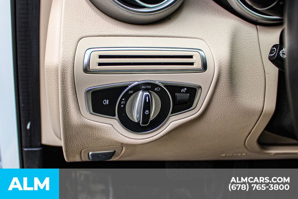 Used 2021 Mercedes-Benz C 300 4MATIC Sedan image 29