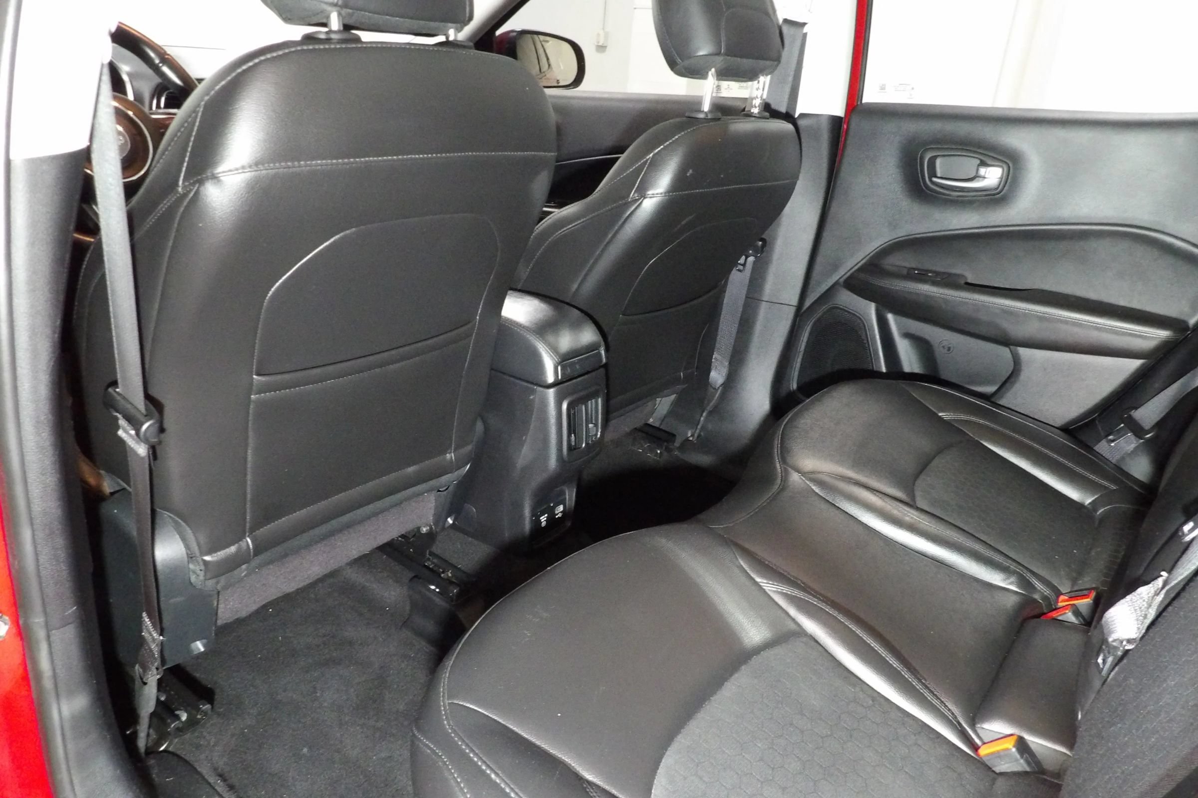 Used 2019 Jeep Compass Latitude AWD/4WD image 11