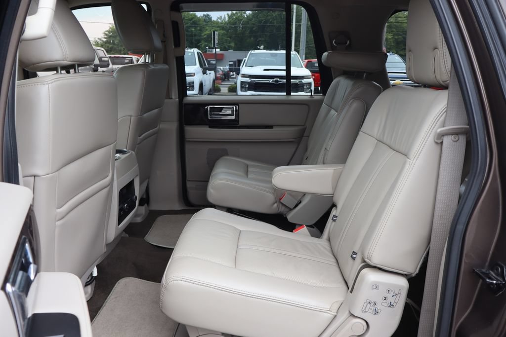 Used 2017 Lincoln Navigator L Select AWD/4WD image 28