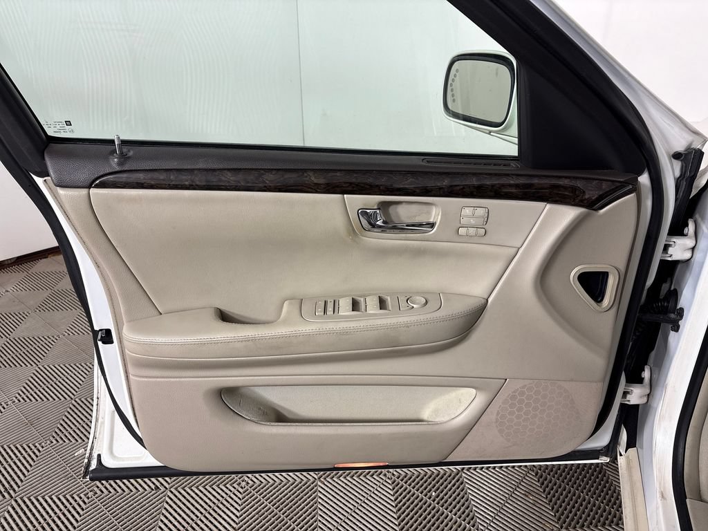 Used 2008 Cadillac DTS w/ Sun And Sound Package FWD image 16