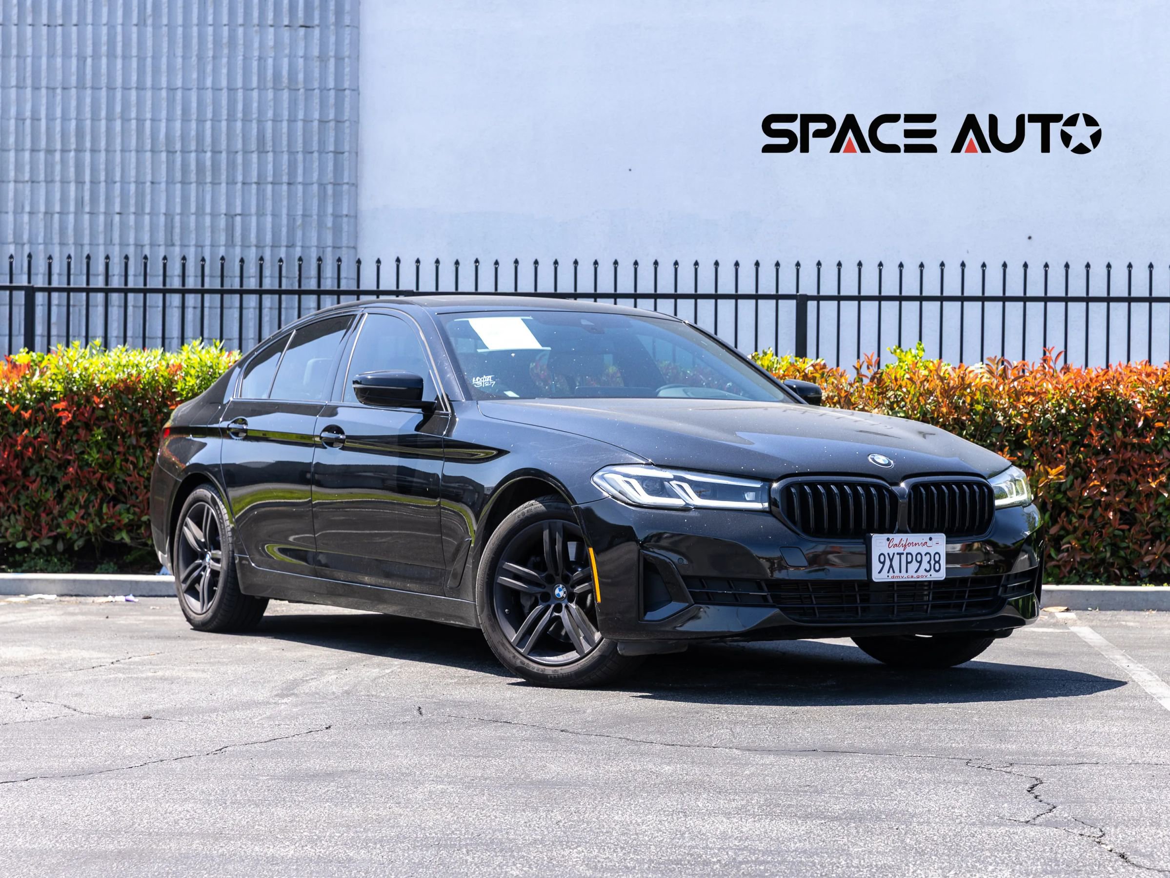 Used 2021 BMW 530i xDrive w/ Premium Package AWD/4WD image 1