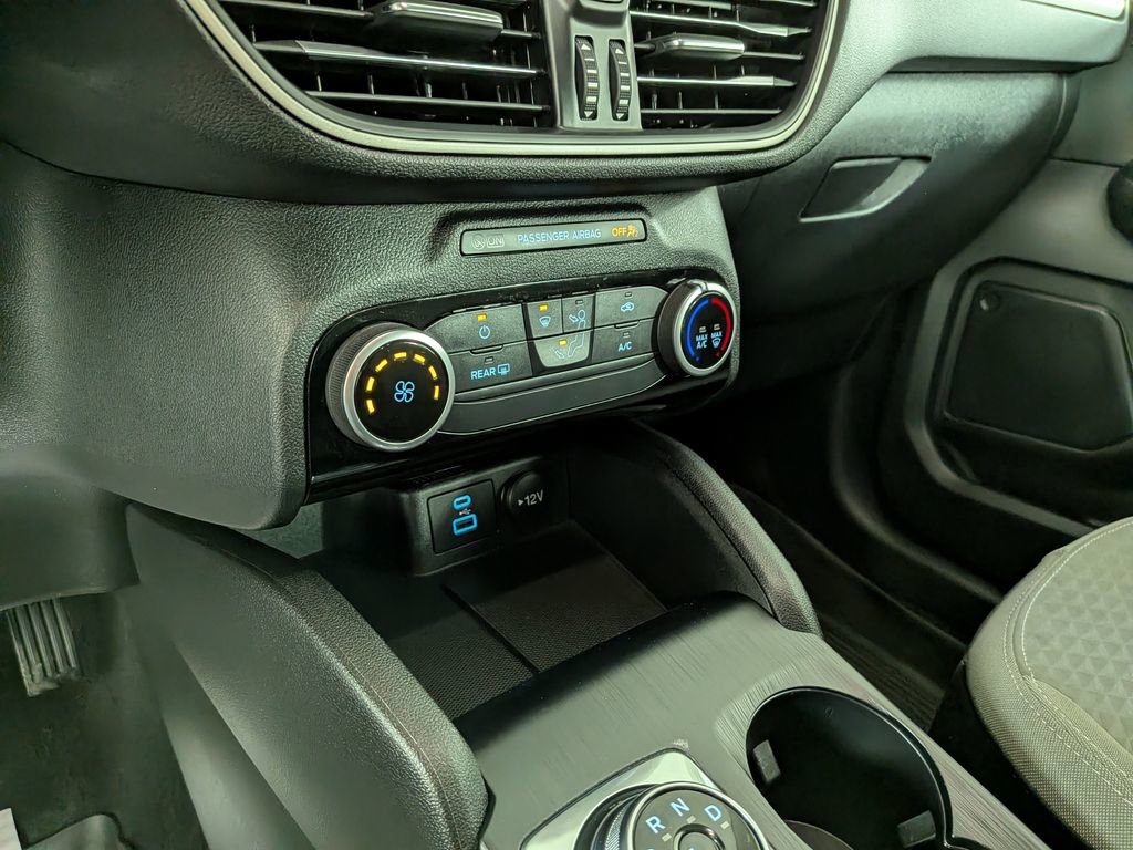 Used 2022 Ford Escape SE image 24