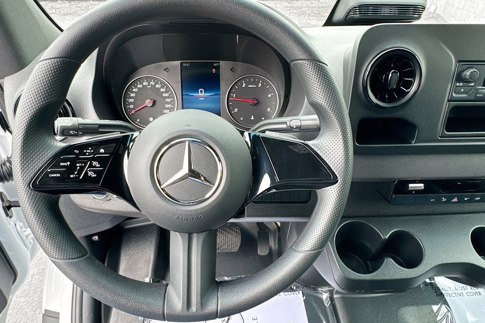 Used 2025 Mercedes-Benz Sprinter 2500 image 11