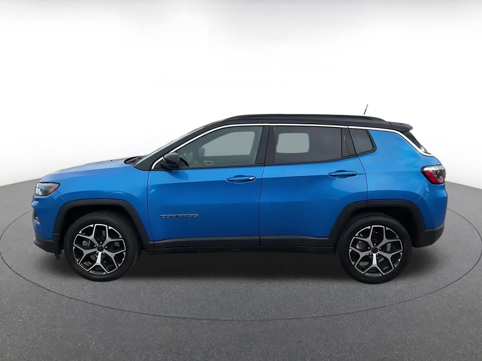 Used 2025 Jeep Compass Limited image 10