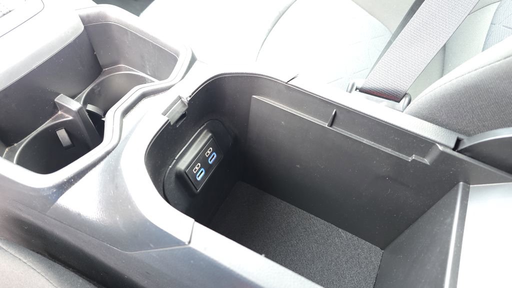 Used 2022 Toyota RAV4 XLE image 25