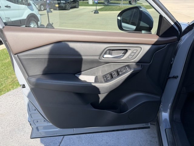 Used 2022 Nissan Rogue SL w/ SL Premium Package image 8