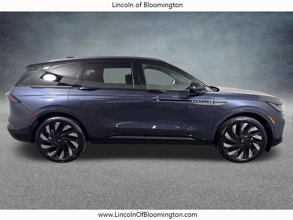 Used 2024 Lincoln Nautilus Reserve w/ Jet Appearance Package (87T) AWD/4WD image 9