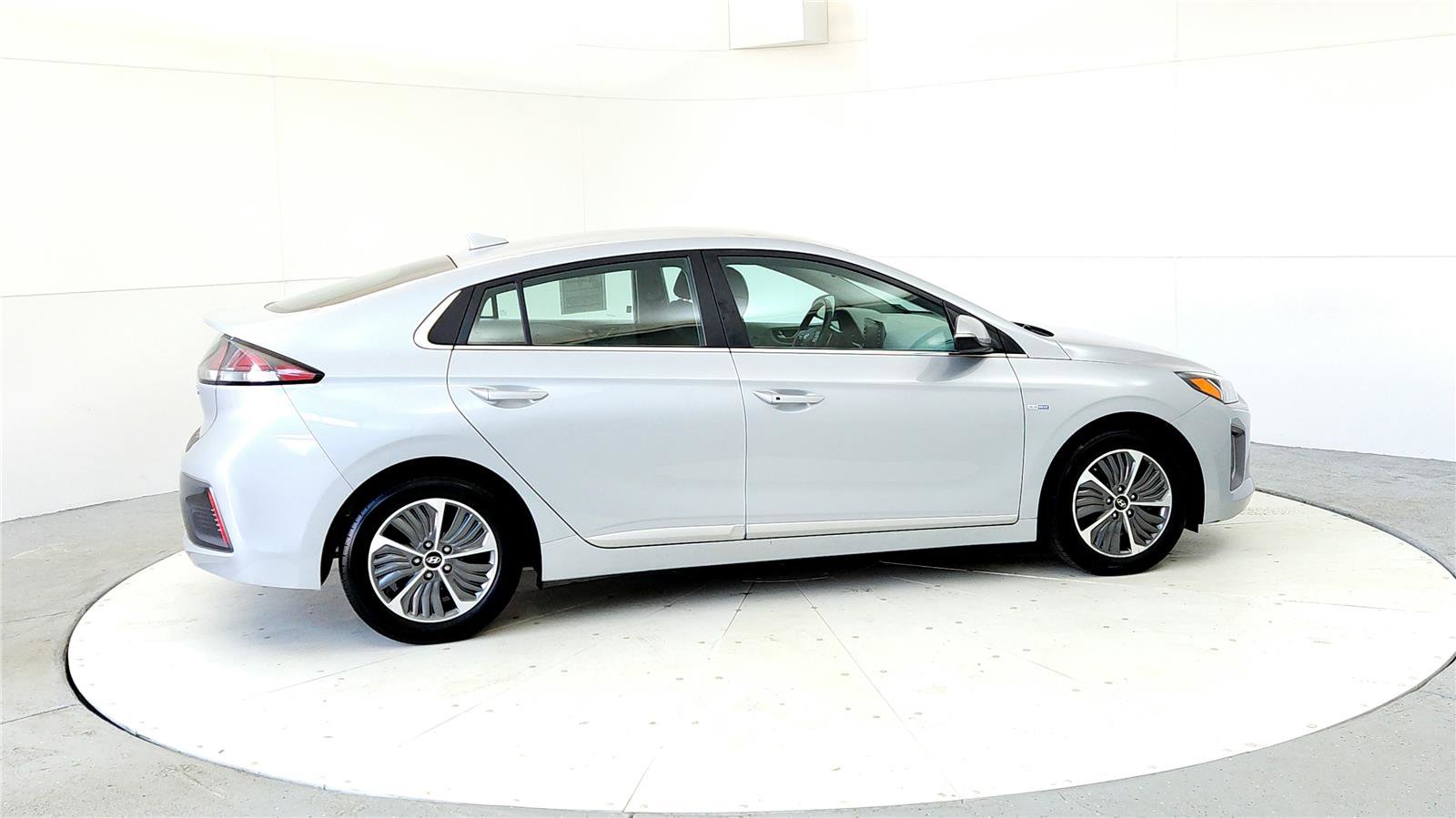 Used 2020 Hyundai Ioniq SEL image 6