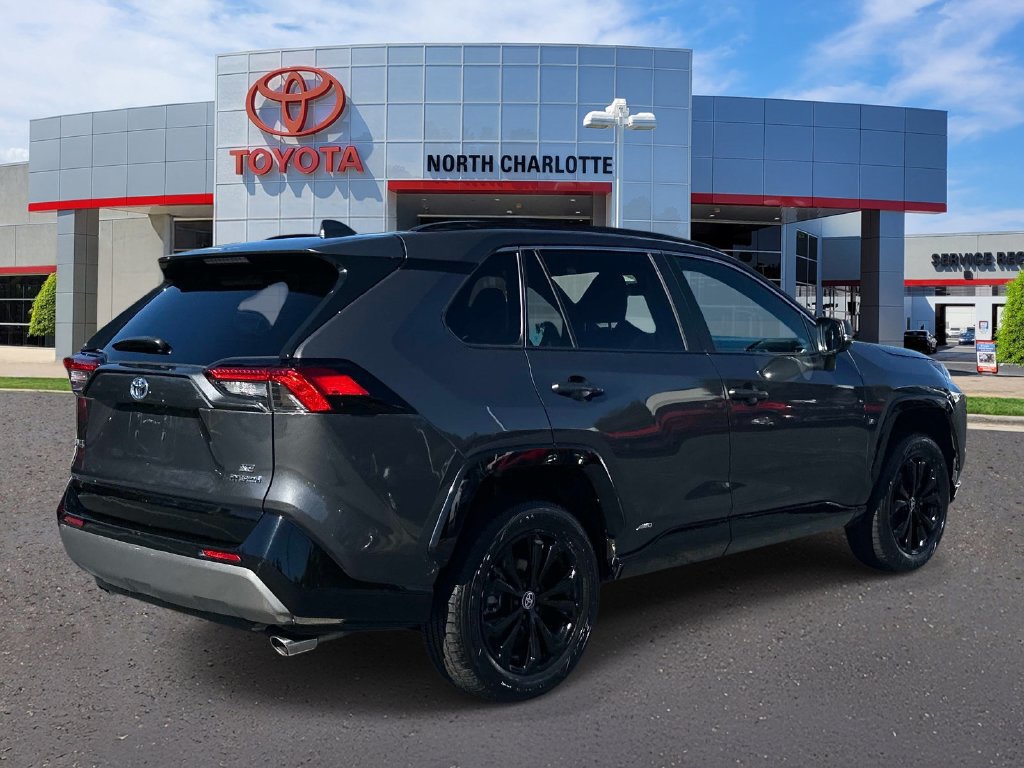 Used 2024 Toyota RAV4 SE AWD/4WD image 7
