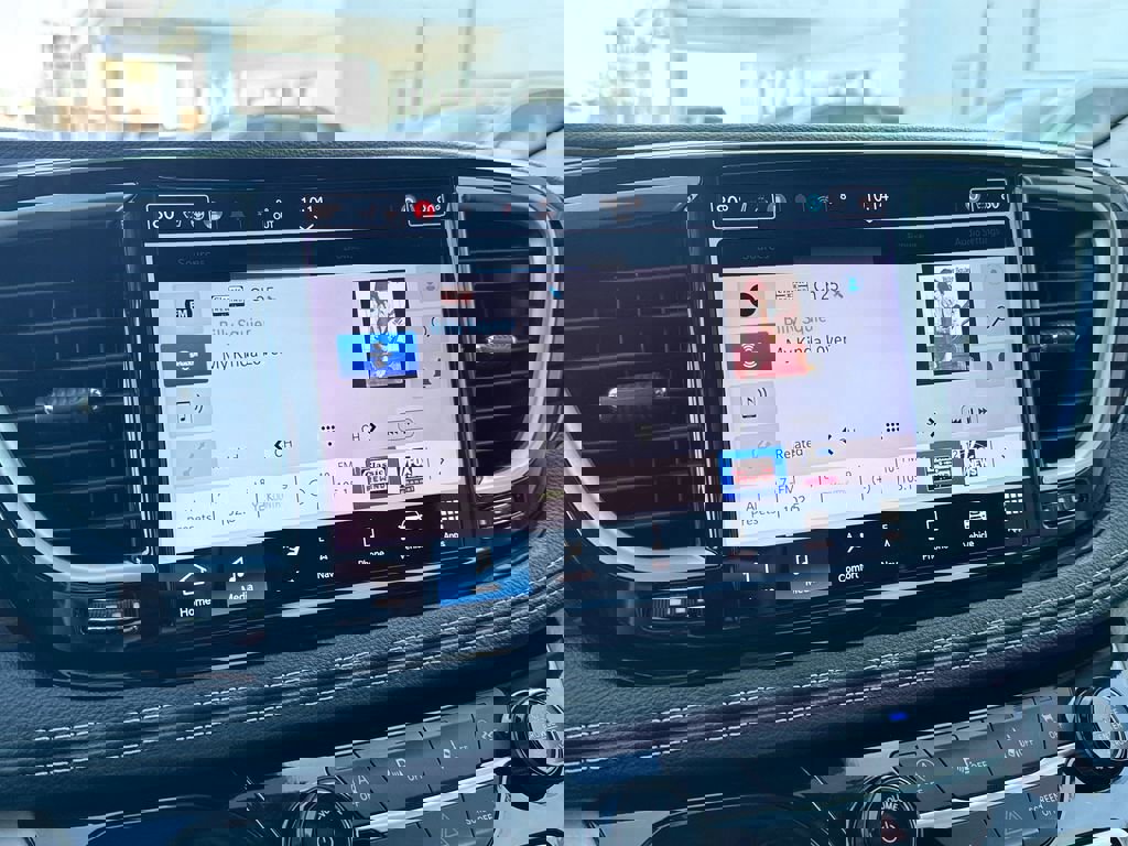 Used 2024 Chrysler Pacifica Limited image 13