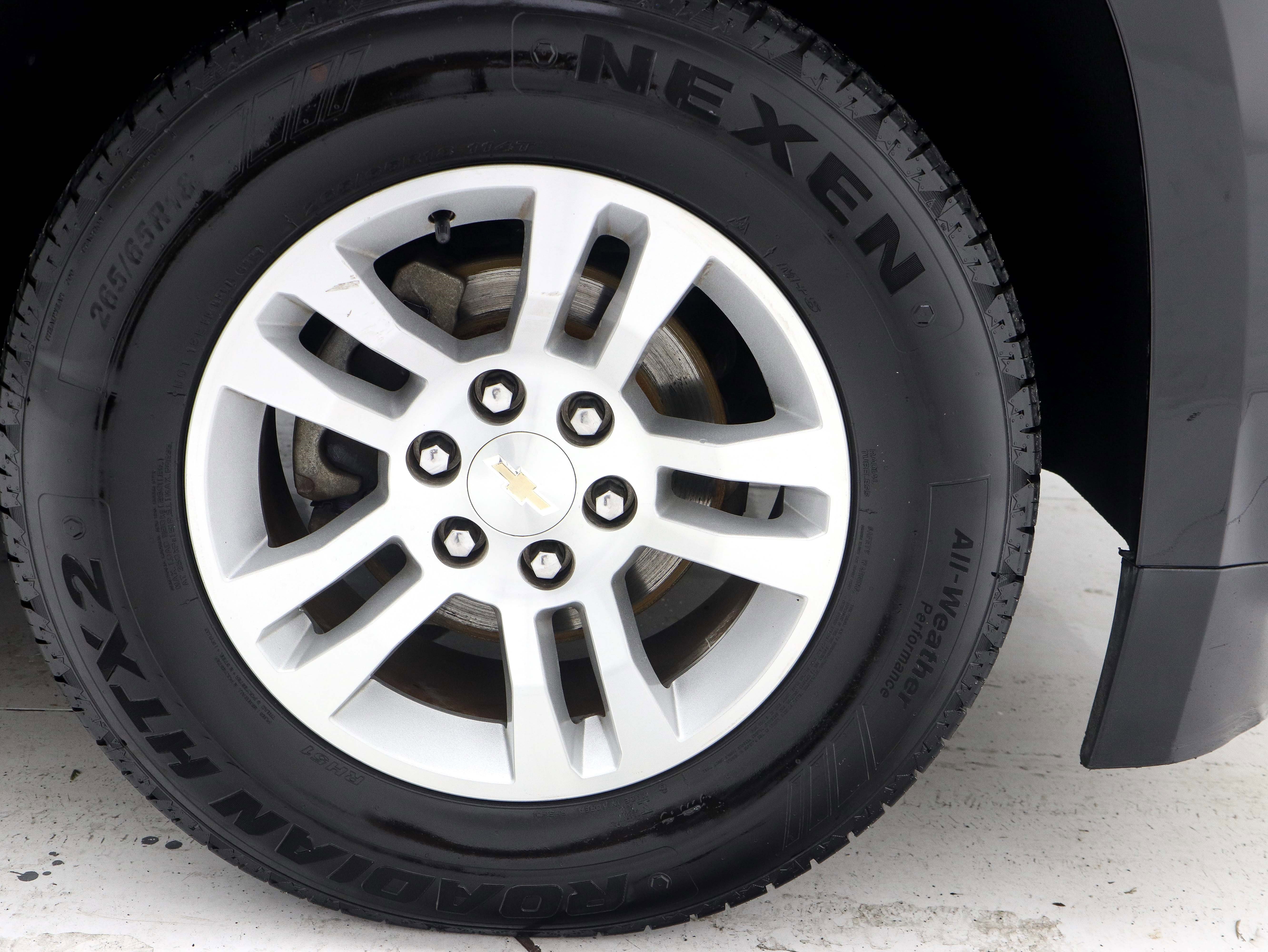 Used 2018 Chevrolet Suburban LS w/ Skid Plate Package image 33