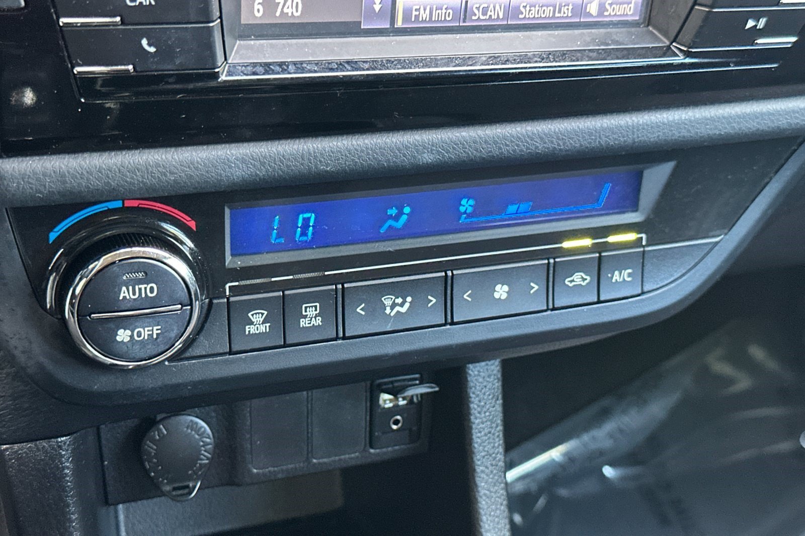 Used 2015 Toyota Corolla S FWD image 18