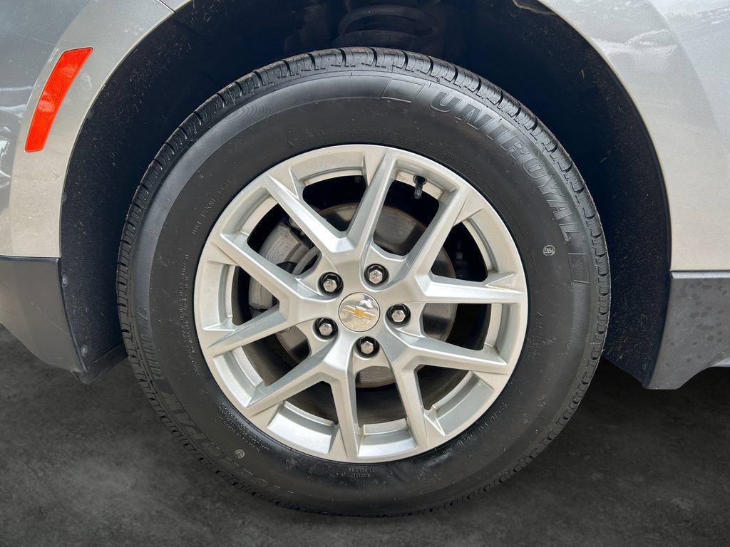 Used 2023 Chevrolet Equinox LT AWD/4WD image 4