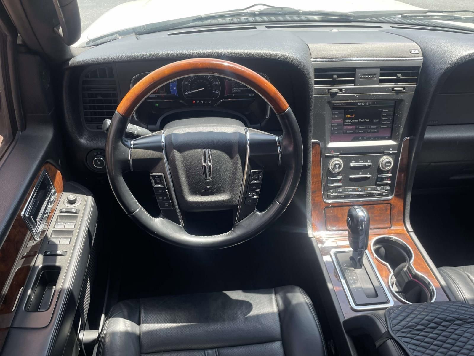 Used 2015 Lincoln Navigator 4WD image 12