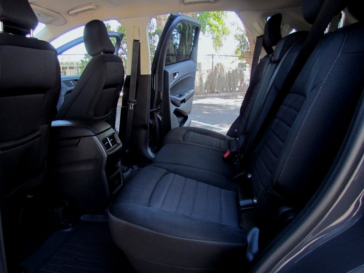 Used 2021 Ford Edge SE FWD image 34