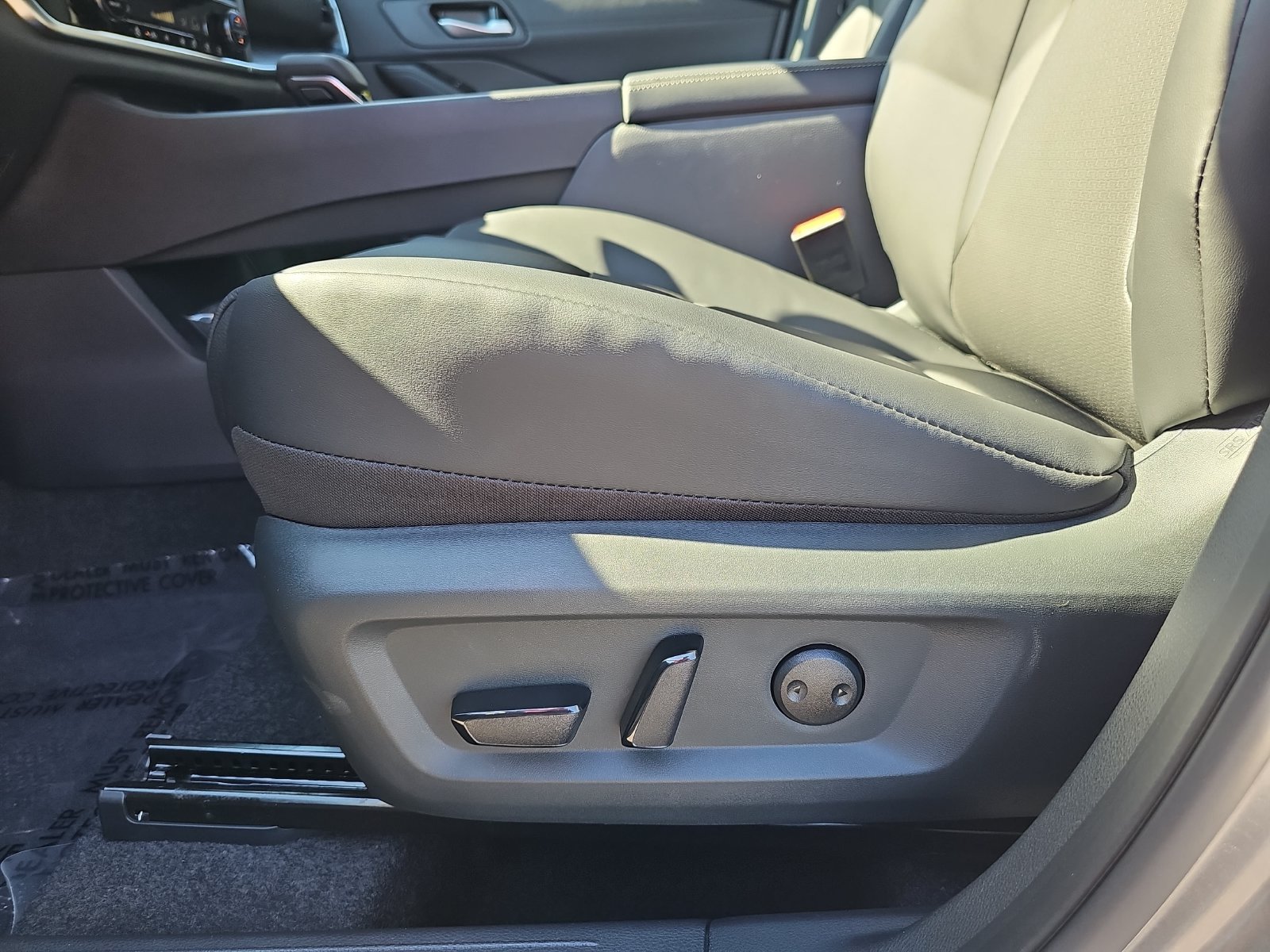 New 2027 Nissan Rogue Dark Armor FWD image 28