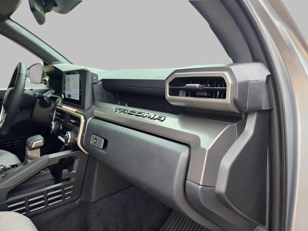 Used 2024 Toyota Tacoma SR5 AWD/4WD image 9
