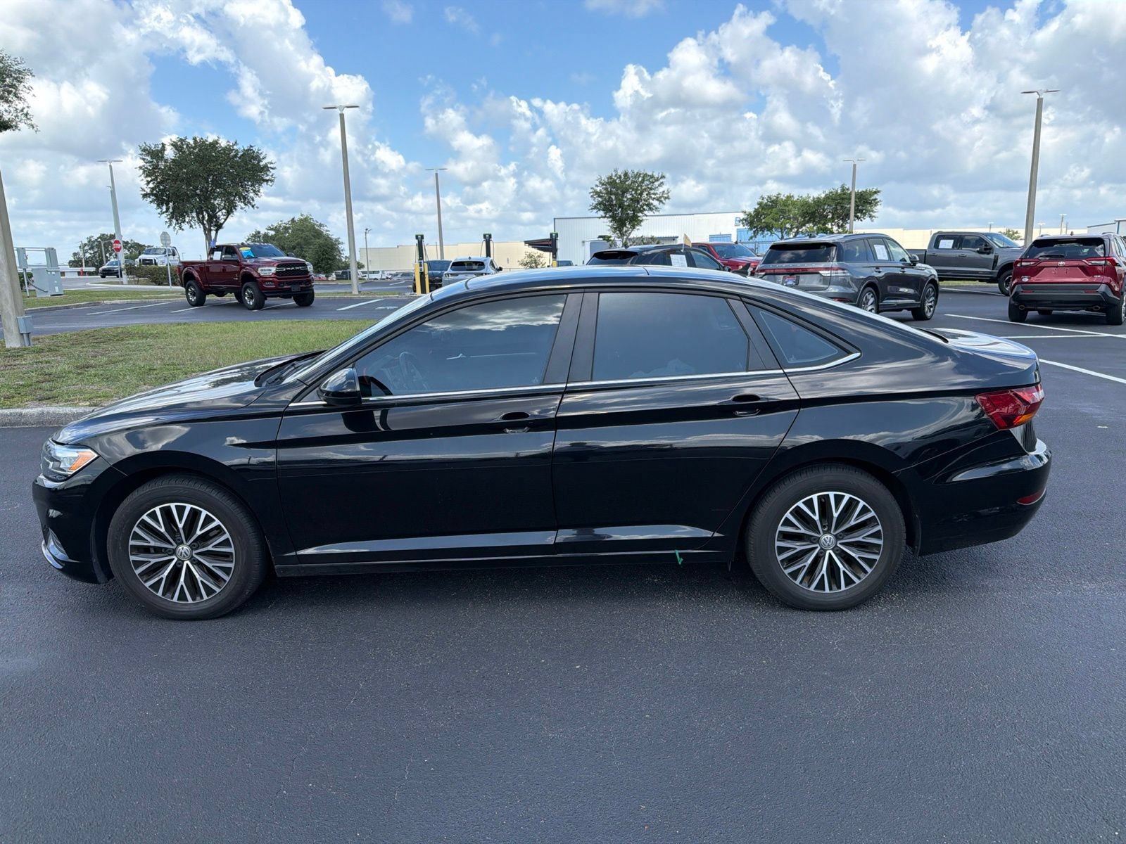 Used 2019 Volkswagen Jetta SE FWD image 5