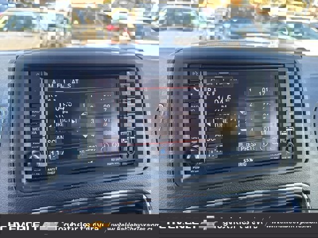 Used 2018 Dodge Grand Caravan SE w/ UConnect Hands-Free Group image 27