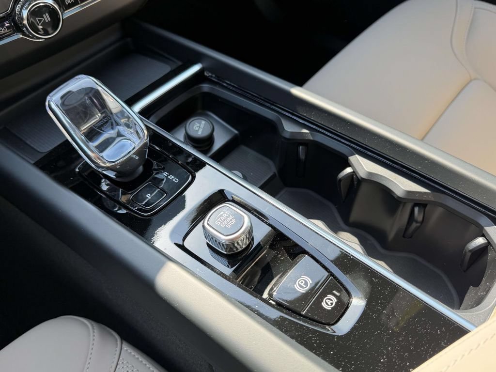 New 2026 Volvo XC60 B5 Plus w/ Climate Package AWD/4WD image 6